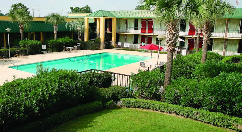 Отель Whitten Inn