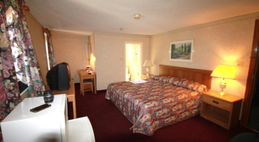 Отель Royal Inn and Suites at Guelph