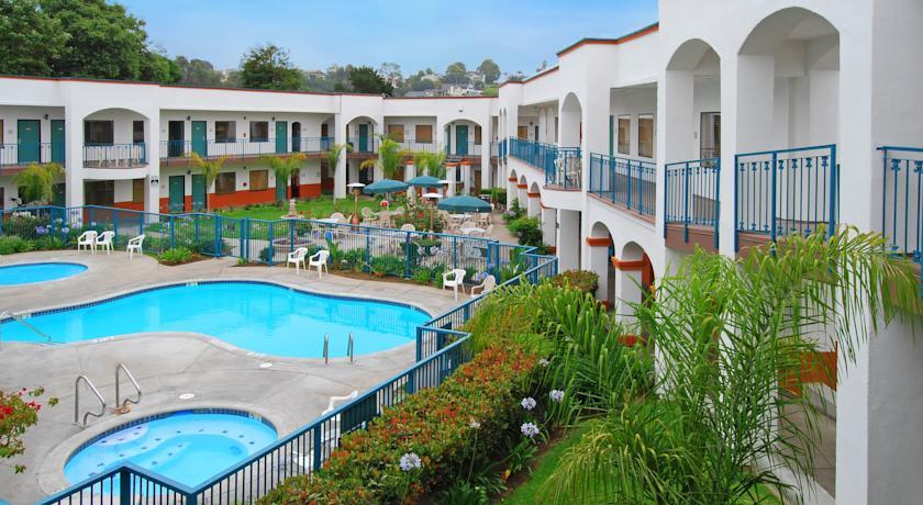 Отель Oxford Suites Pismo Beach