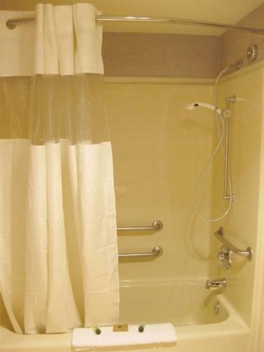 Отель Eagle's View Inn & Suites