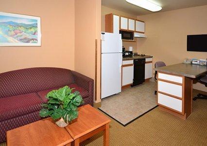 Отель MainStay Suites Milwaukee Airport