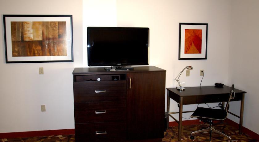 Отель Baymont Inn & Suites Hobbs