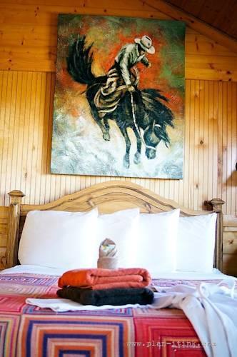 Отель The Hideaway Ranch and Retreat