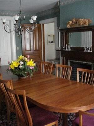 Мини-отель Estabrook House Bed and Breakfast