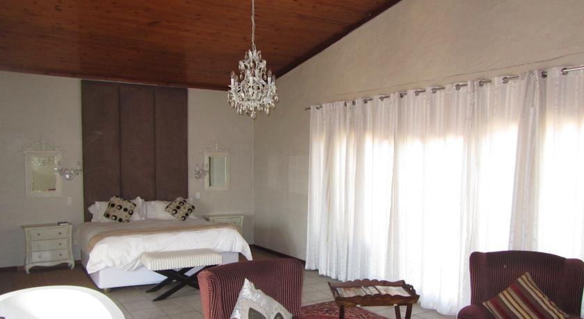 Отель Sir Harry's Lodge