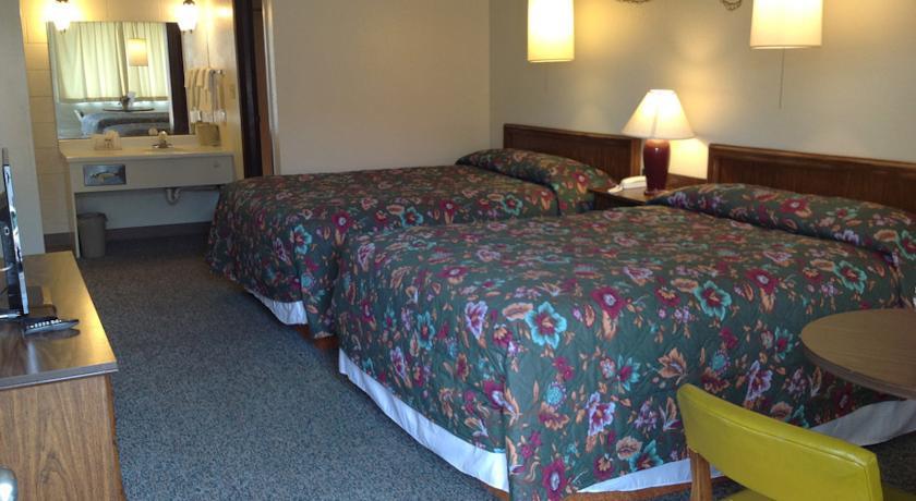 Отель Northwoods Motel