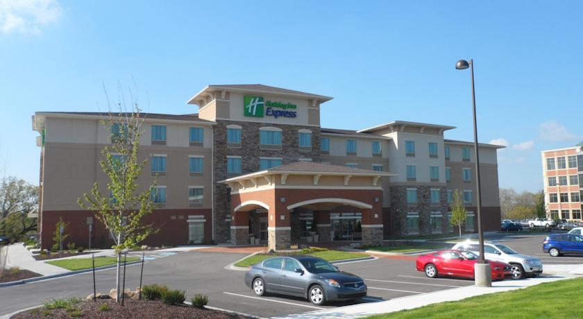 Отель Holiday Inn Express & Suites Overland Park
