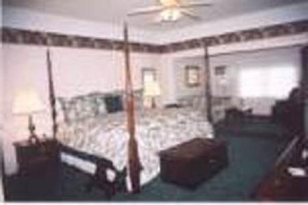 Мини-отель Longhouse Manor B&B