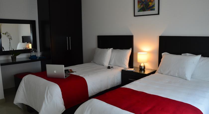 Отель Hotel Clamont Suites