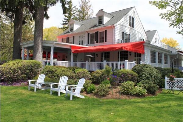 Отель The Roger Sherman Inn