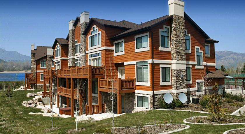 Отель Lakeside Resort Properties