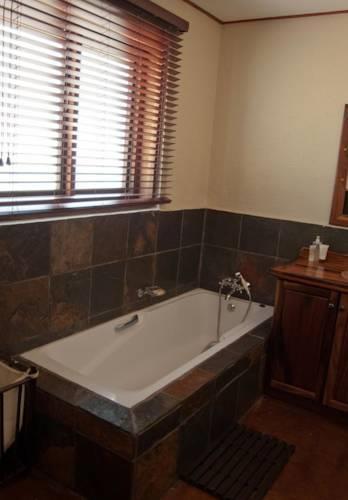Апартаменты Impisi Lodge Safari and Golf Guesthouse