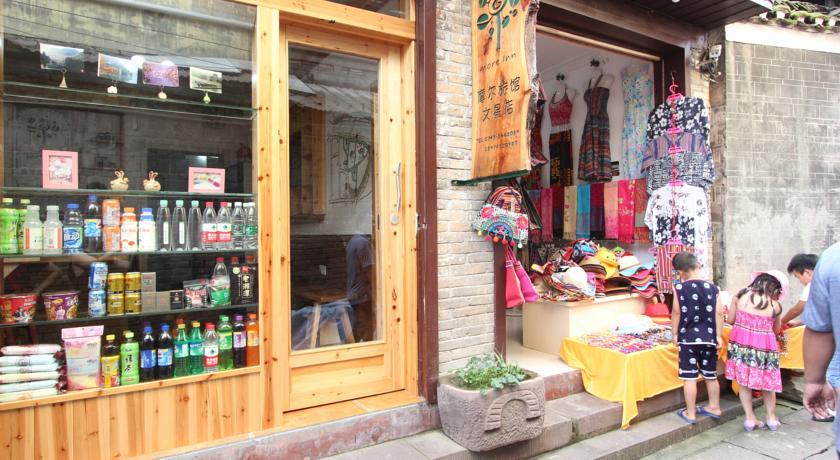 Гостевой дом Fenghuang More Inn