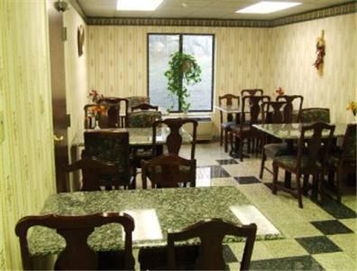 Отель Hilltop Inn Niantic