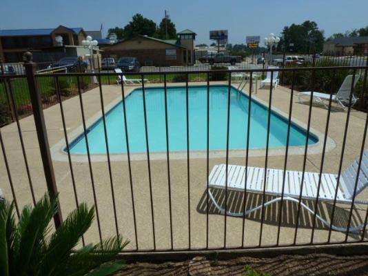 Отель Americas Best Value Inn Center