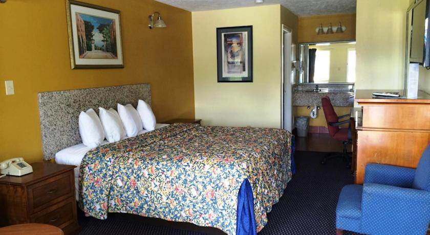 Отель Deluxe Motel