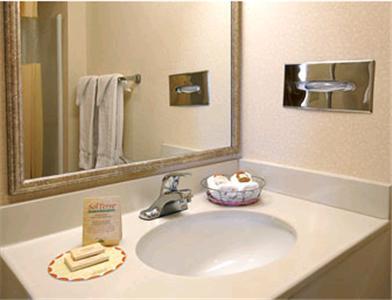 Отель Days Inn Downtown Raleigh