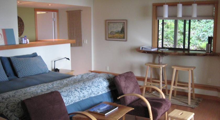 Мини-отель Skipping Stone Beach B&B
