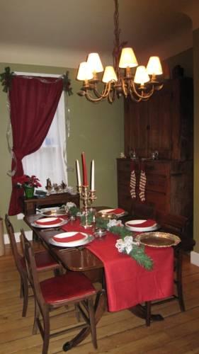 Мини-отель Amanda's Bequest Bed and Breakfast