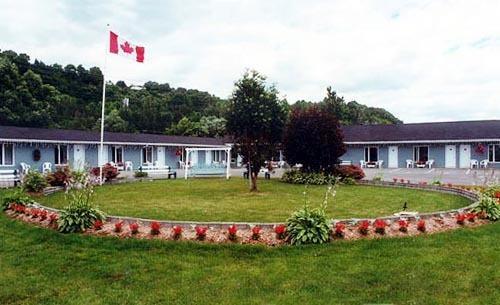 Отель Condotel Motel Canadien