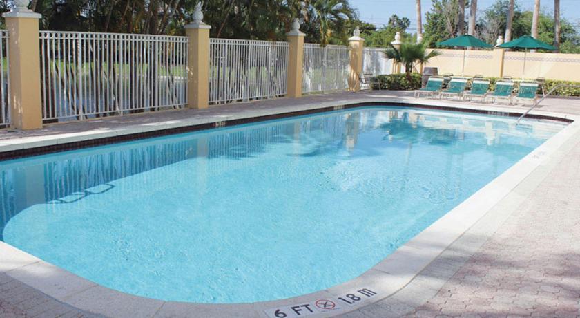 Отель La Quinta Inn & Suites Sunrise