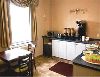 Отель Knights Inn Orillia