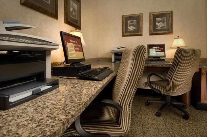 Отель Drury Inn & Suites Arnold