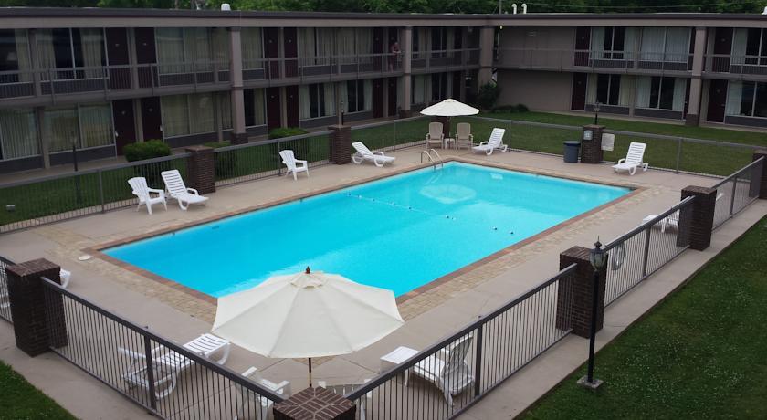 Отель The River Rock Inn