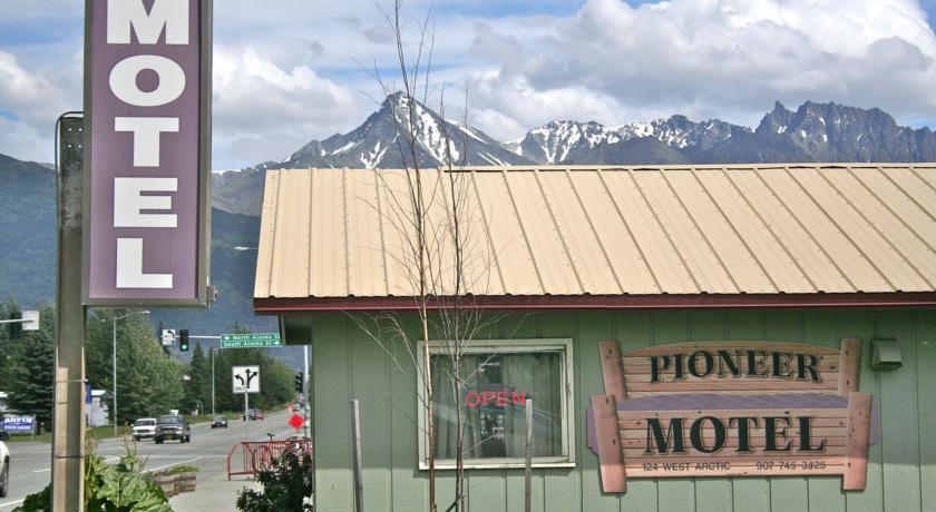 Отель The Pioneer Motel