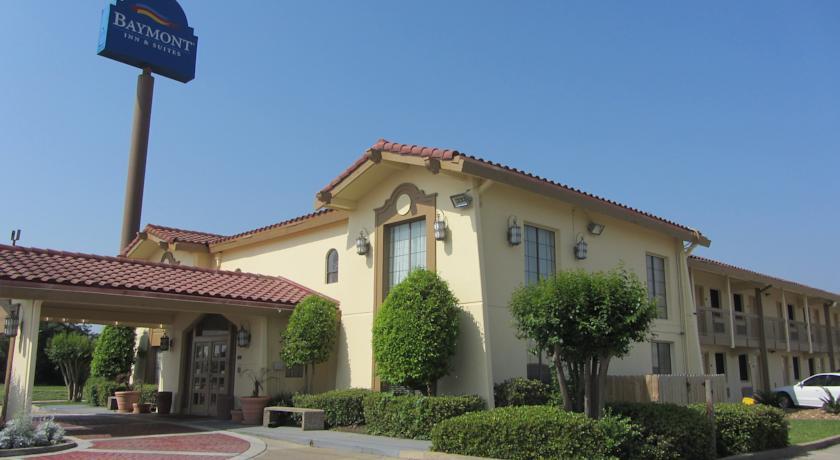 Отель Baymont Inn & Suites North Freeway IAH