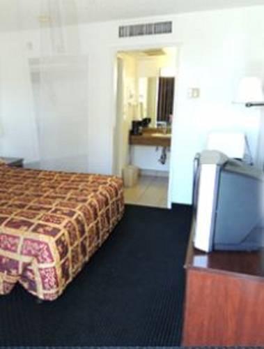 Отель Hospitality Inn Redding