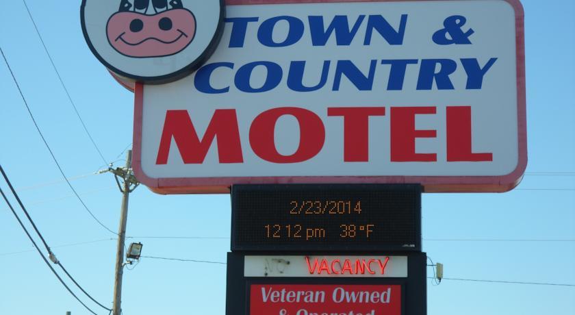 Отель Town and Country Motel