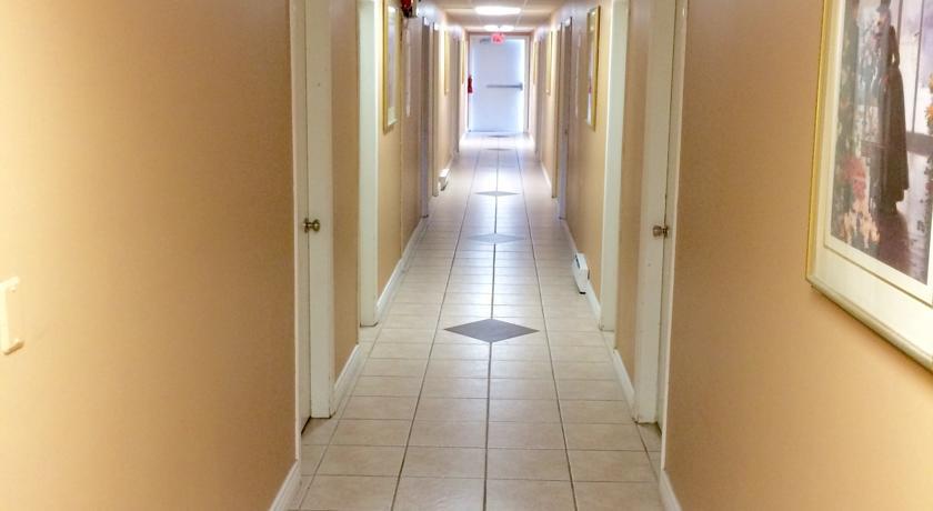 Отель Knights Inn Barriere