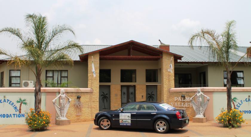 Апартаменты Palm Valley Inn