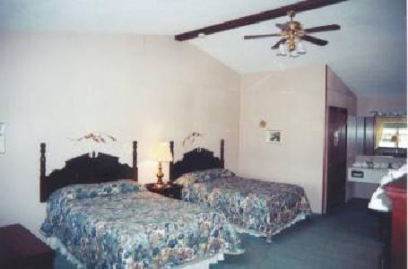 Отель Longhouse Lodge Motel