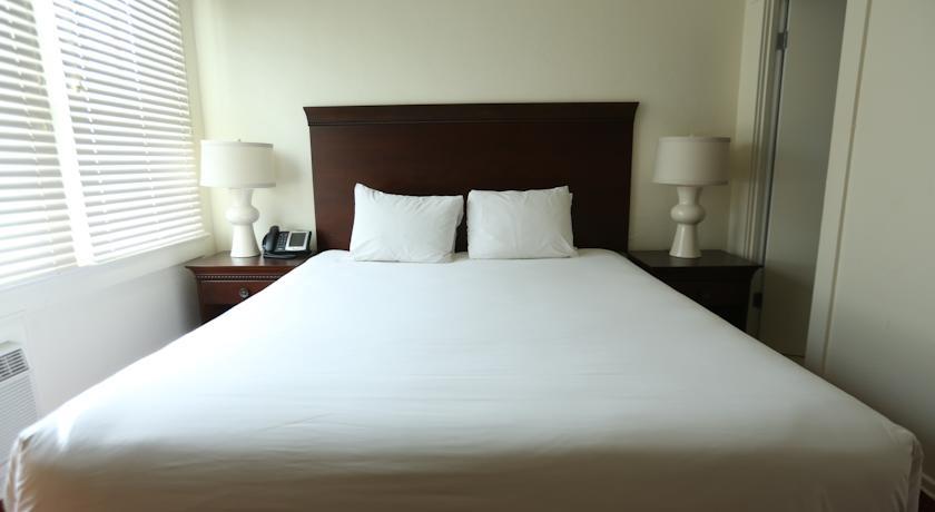 Отель Hotel Atwater