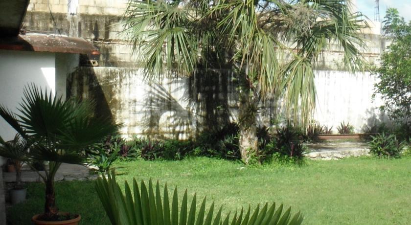 Отель Hotel Flamboyanes