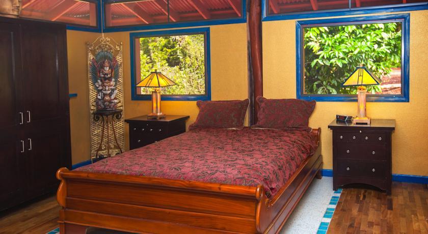Апартаменты Hawaiian Asian Temple House