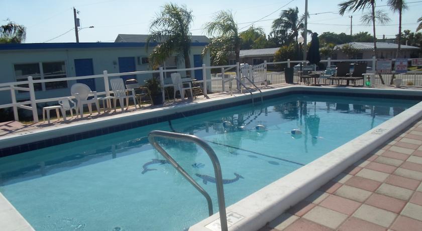 Отель Dolphin Harbor Inn