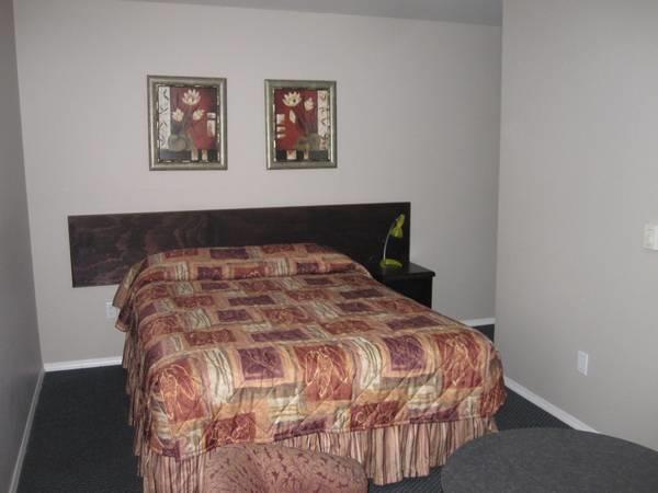 Отель Surrey Central Inn