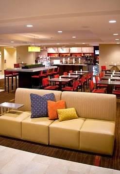 Отель Courtyard by Marriott Burlington