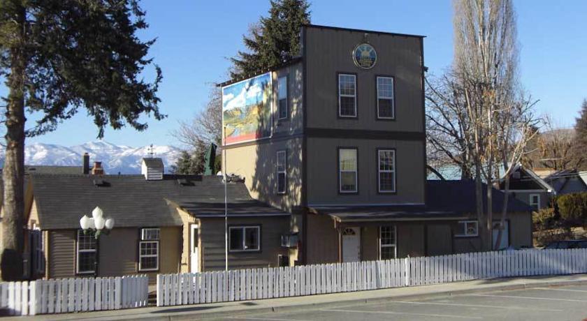 Отель Deep Water Inn