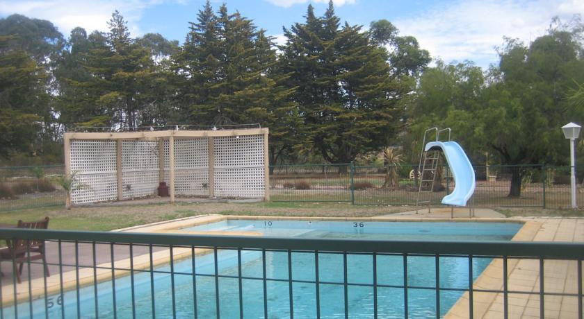 Отель Golden Hills Motel