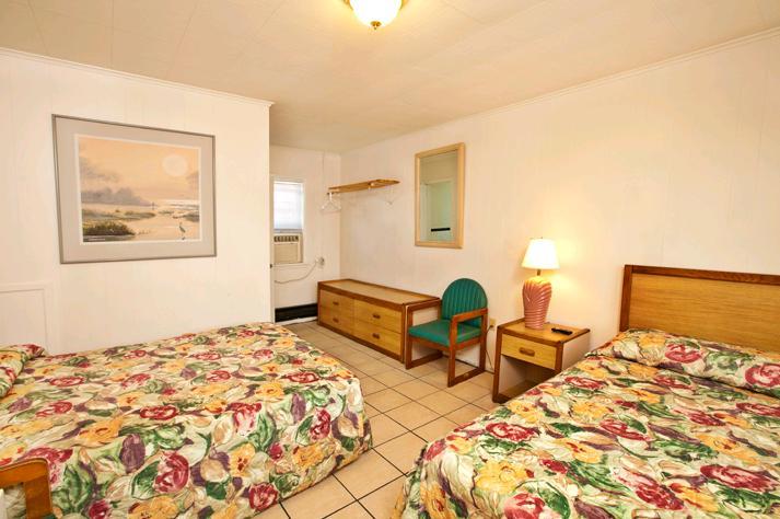 Отель Dolphin Oceanfront Motel - Nags Head
