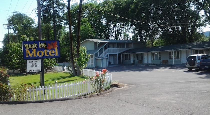Отель Maple Leaf Motel