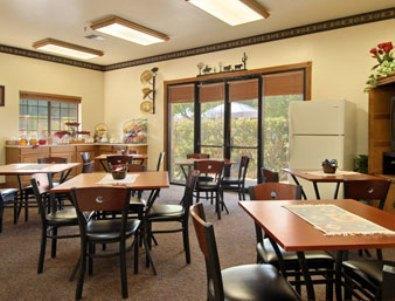 Отель Ramada Inn Arrowhead Towne Center