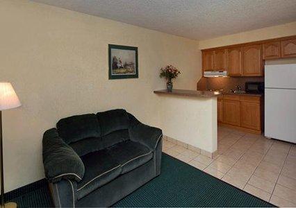 Отель Orange Inn & Suites