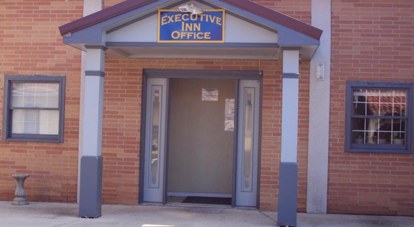 Отель Executive Inn