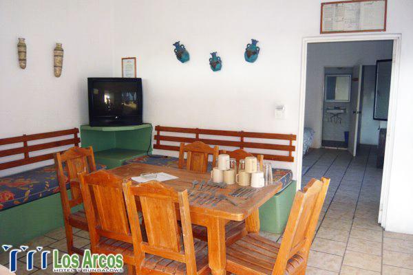 Отель Hotel y Bungalows Los Arcos