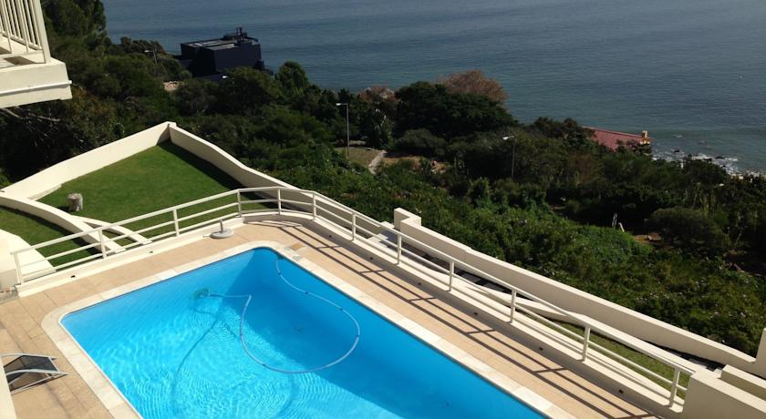 Апартаменты Bikini Beach Manor